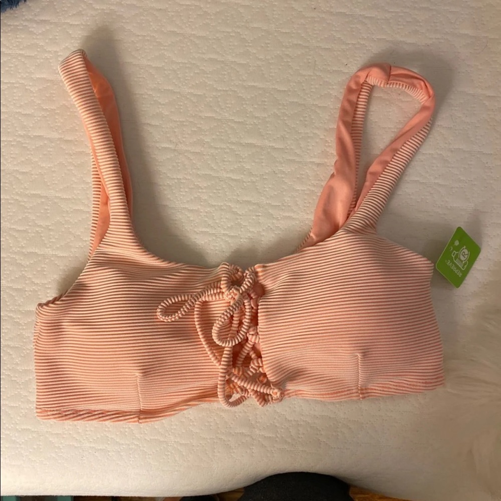 Bikini - Picture 3 of 8